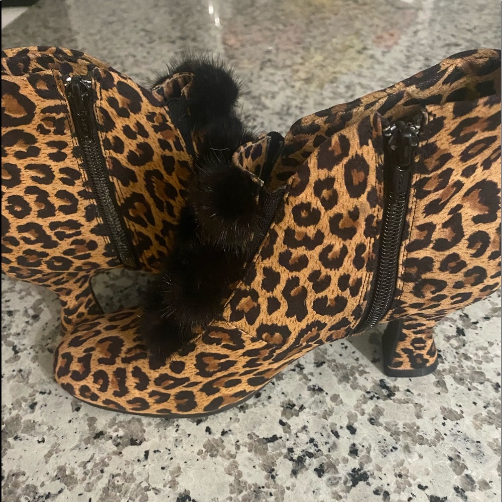 VIA ACCENTI BOOTIES LEORDO PRINT SIZE 7.5